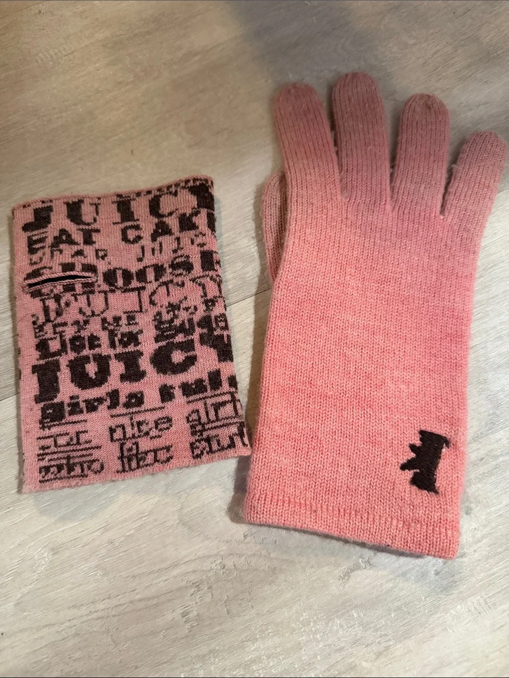 Bird by Juicy Couture Pink Knit Logo Print Gloves